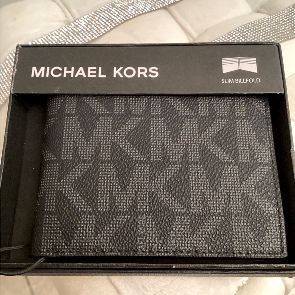 MICHAEL KORS Last one! Great Michael kors mens wallet new - Picture 5 of 5